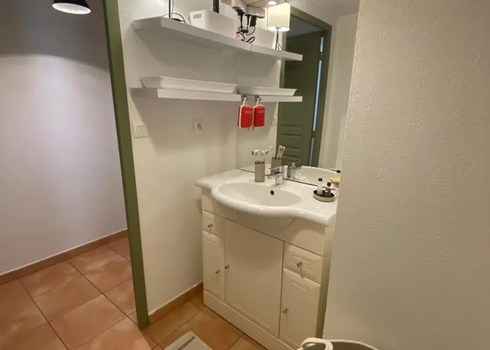 By Elodie T2 Cosy Vieux Hyeres-parcours Des Arts * Hyeres