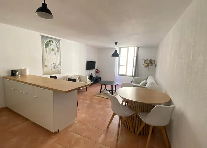 By Elodie T2 Cosy Vieux Hyeres-parcours Des Arts Apartment